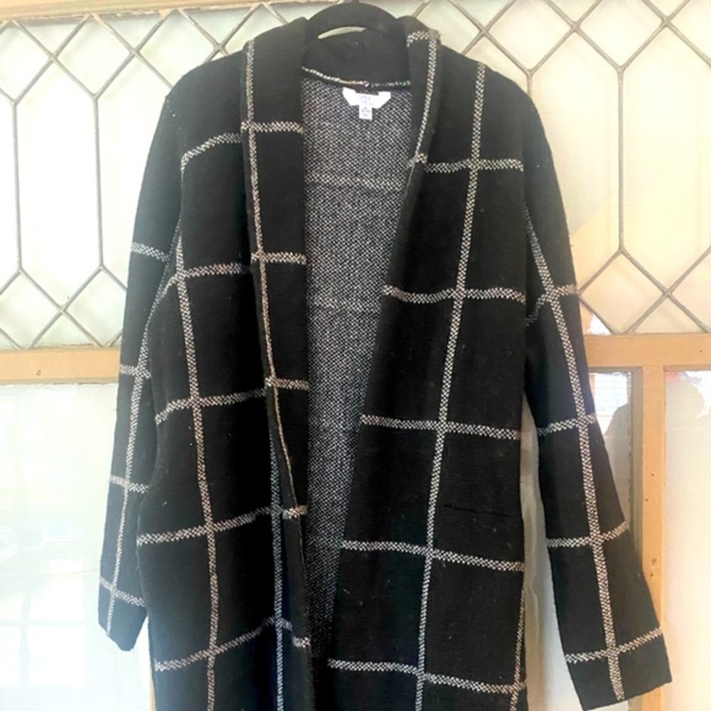 GORGEOUS black trench with white geometric stripes! 🖤🤍🖤🤍( w/ pockets!!) NWOT